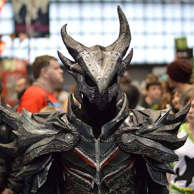 Day elder. Daedric Armor Cosplay.